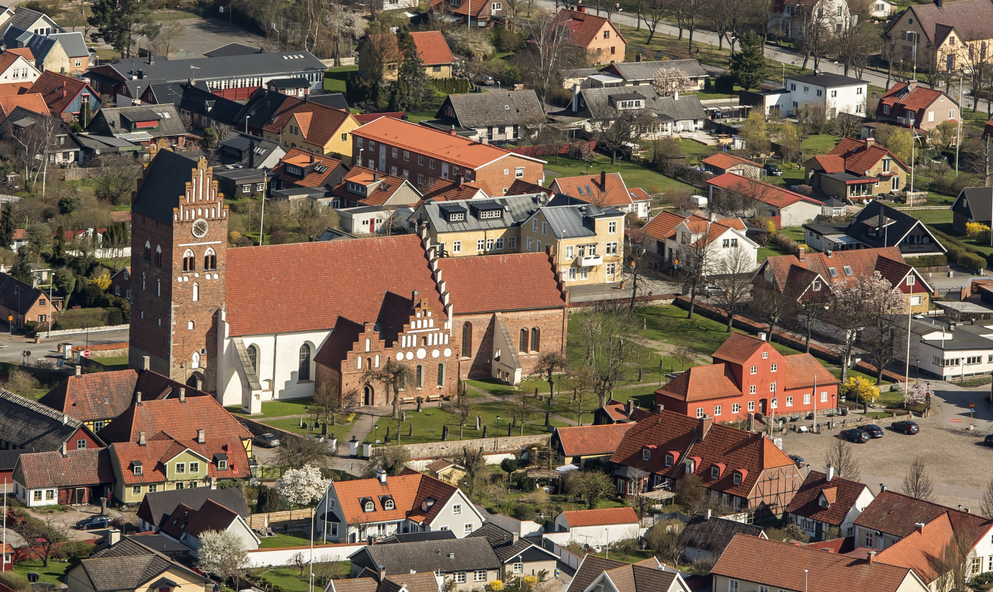 Åhus kyrka sedd från sydväst