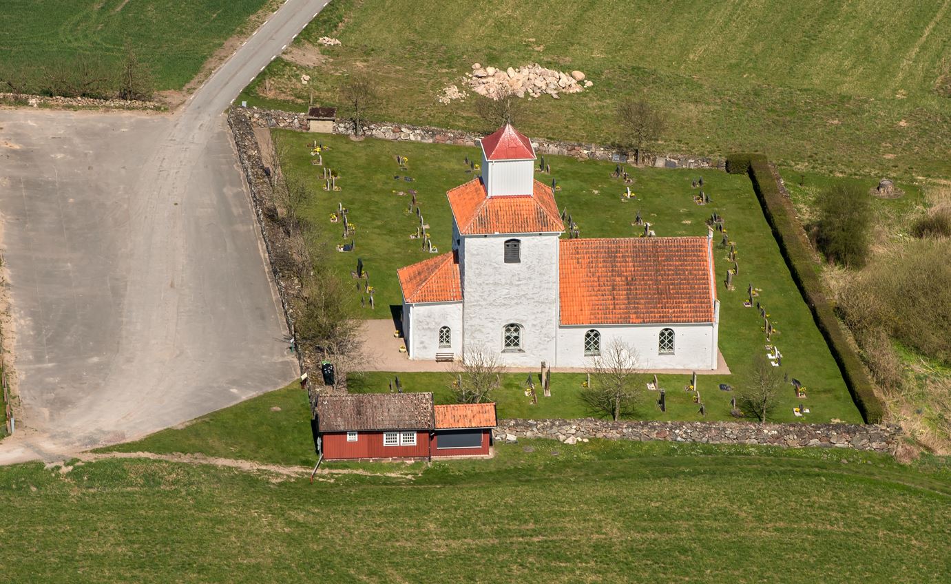 Ivö kyrka sedd från söder