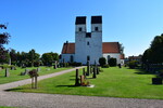 Färlövs kyrka sedd från väster