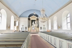 Kyrkorummet mot koret och altarpredikstolen i väster