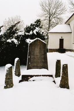 Major Schwartzenhoffs gravvård på Hällstads kyrkogård. Neg.nr. B963_005:11. 