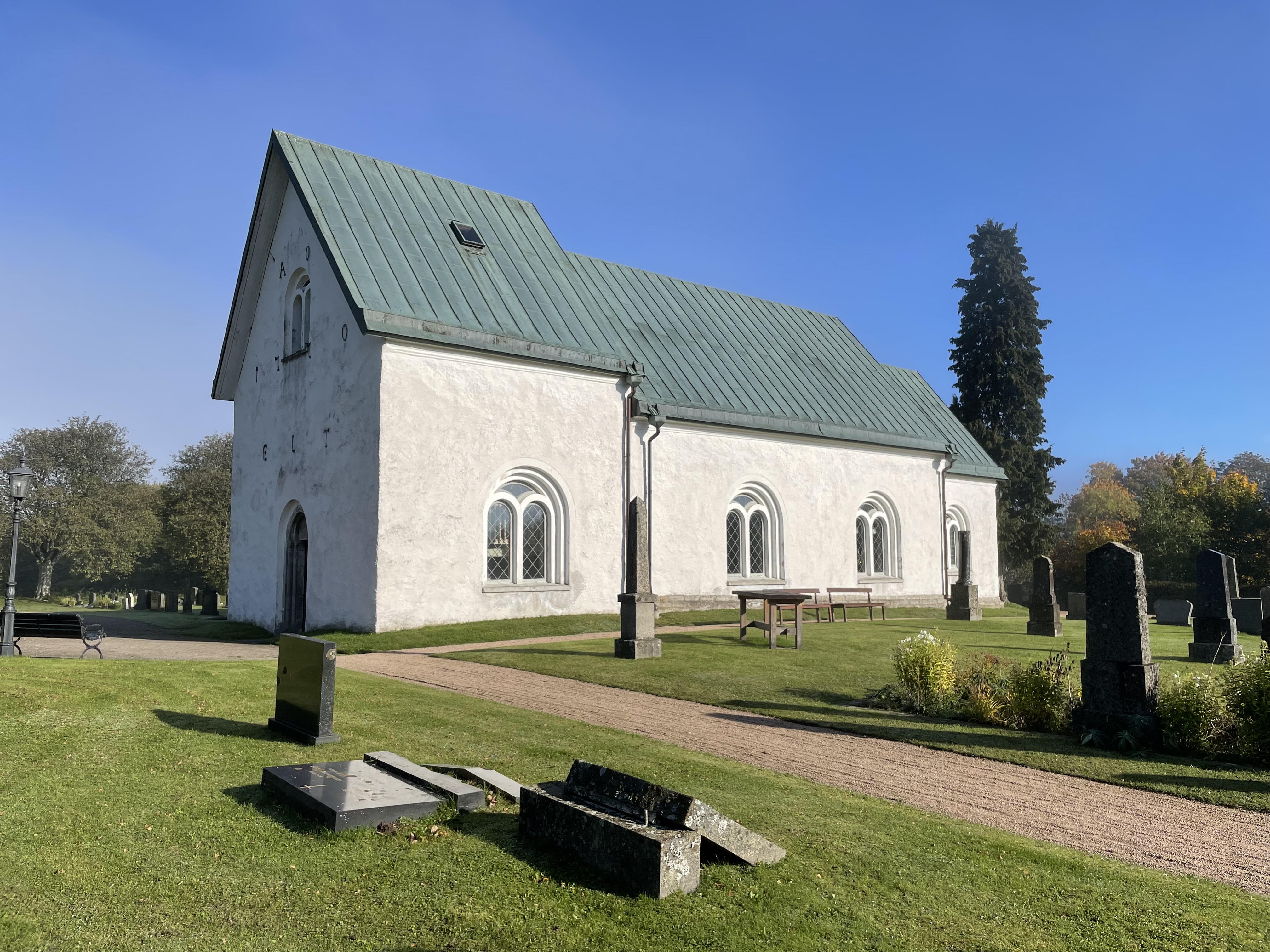 Linderöds kyrka från söder