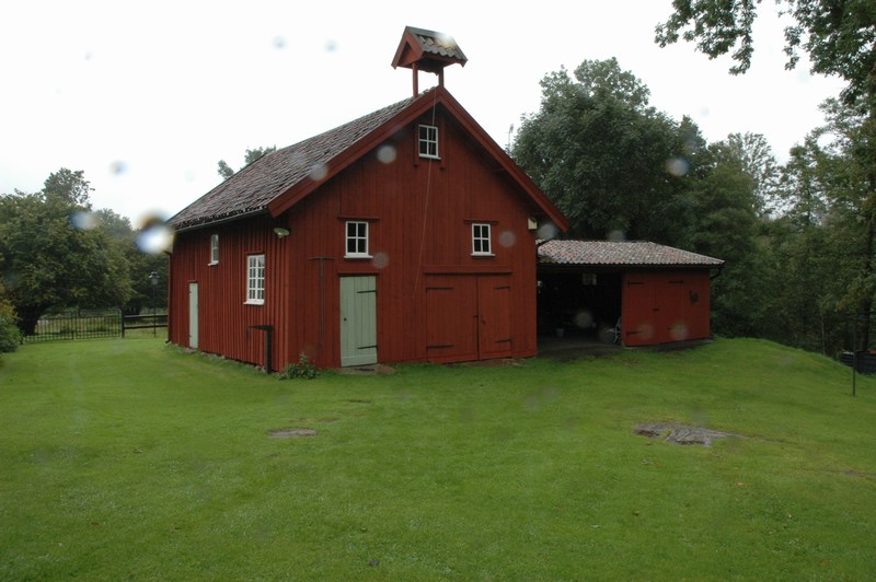Källebacka herrgård, avträde och vedbod från 1750. 