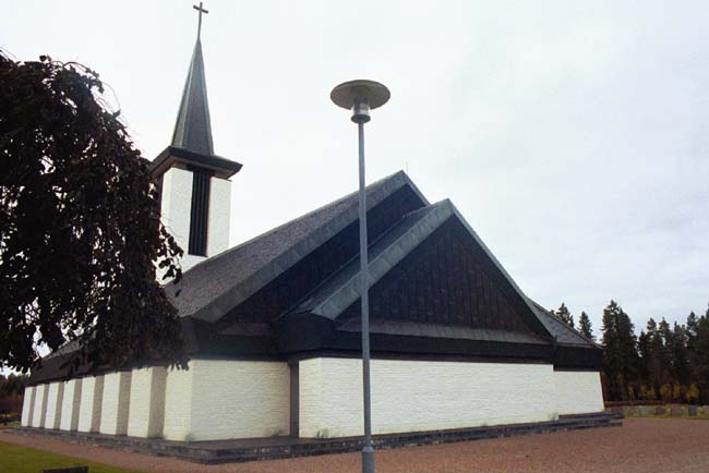 Dalstorps kyrka sedd från sydöst.