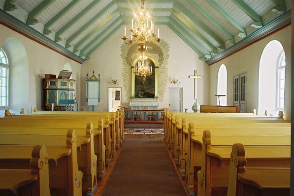 Långhuset i Hulareds kyrka sett från V.
