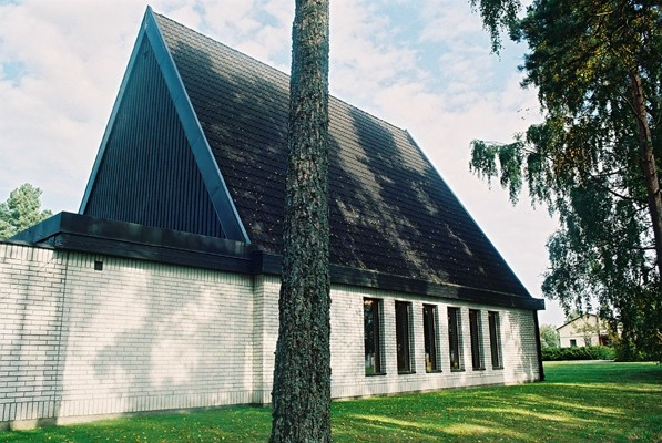 Sydfasaden på Grimsås kyrka sedd från SV.