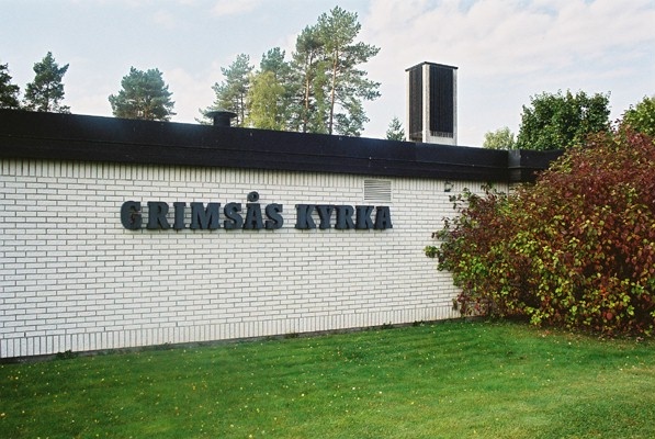 Del av östfasaden på kyrkobyggnaden i Grimsås, från öster.