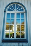 Långhusfönster i Grönahögs kyrka, från N.