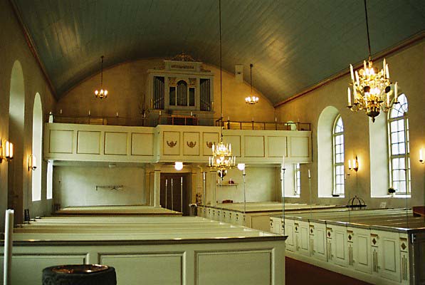 Kyrkorummet i Revesjö kyrka, sett från koret