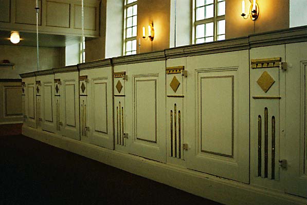 Bänkinredningen i Revesjö kyrka är utförd i nyklassicistisk stil och samtida med kyrkan