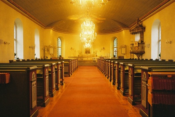 Kyrkorummet I Östra Frölunda kyrka sett mot koret, från V.
