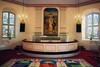 Korpartiet. Altartavlan från 1949 är utförd av John Hedaeus och föreställer Lärjungarna på väg till Emmaus. 