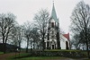 Kalvs kyrka med kyrkotomt och inhägnande kallmur, från NV.