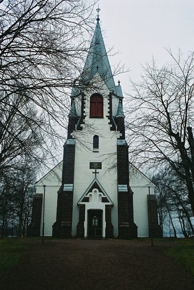 Kalvs kyrka med tornet i norr, från N.
