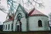 Kalvs kyrka med kor i söder och från insidan igensatt västfasad, från SV.
