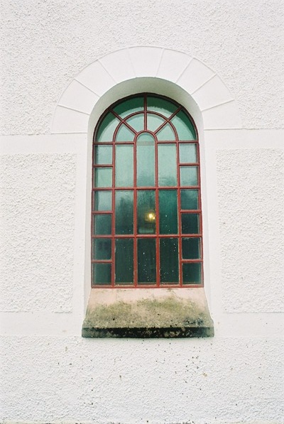 Tornfönster i Kalvs kyrka, från Ö.
