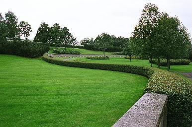 Den senast utvidgade delen av Fritsla kyrkogård, från SÖ.