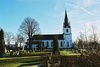 Kinna kyrka med omgivande kyrkogård, från N.