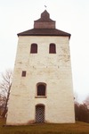 Tornet på Hyssna gamla kyrka sett från väster.