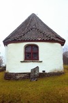 Sakristian på Hyssna gamla kyrka sedd från öster.