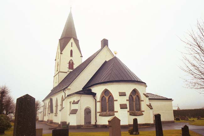 Hyssna kyrka sedd från sydöst.