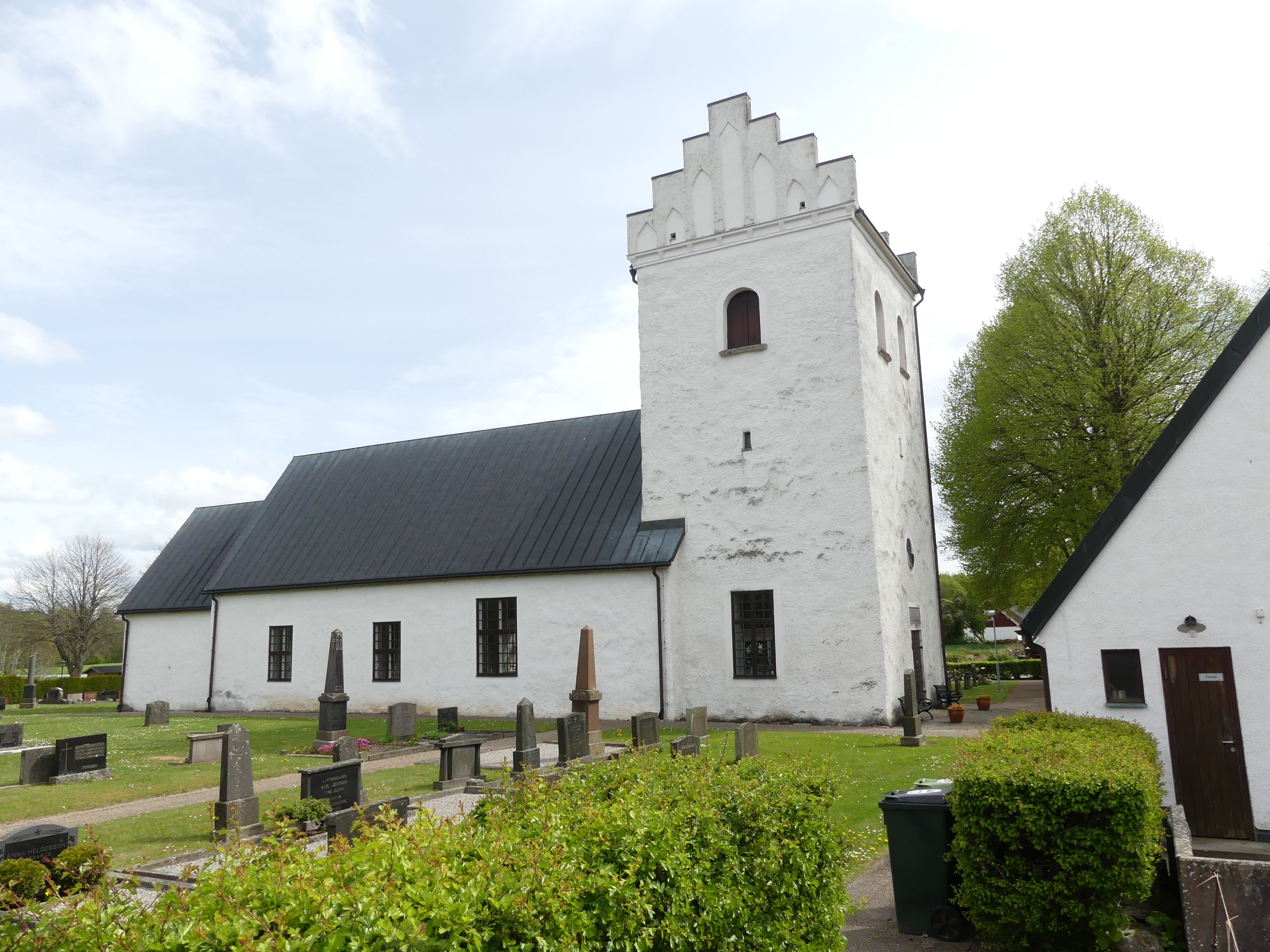 Djurröds kyrka sedd från nordväst