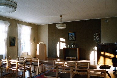 Kyrksalen i Skogsbygdens församlingshem. Neg.nr. B961_064:04. JPG.