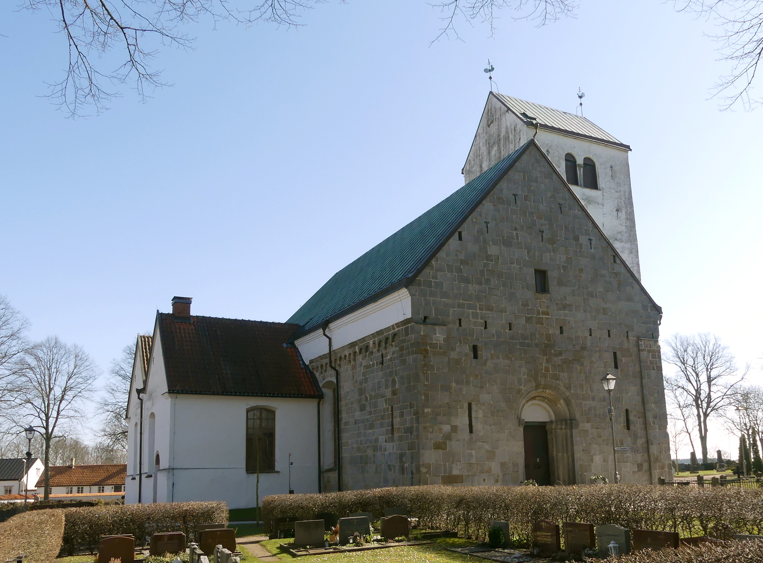 Vä kyrka sedd från väster