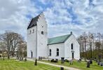 Finja kyrka sedd från sydväst