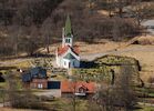 Flygbild över Matteröds kyrka, tagen från öster