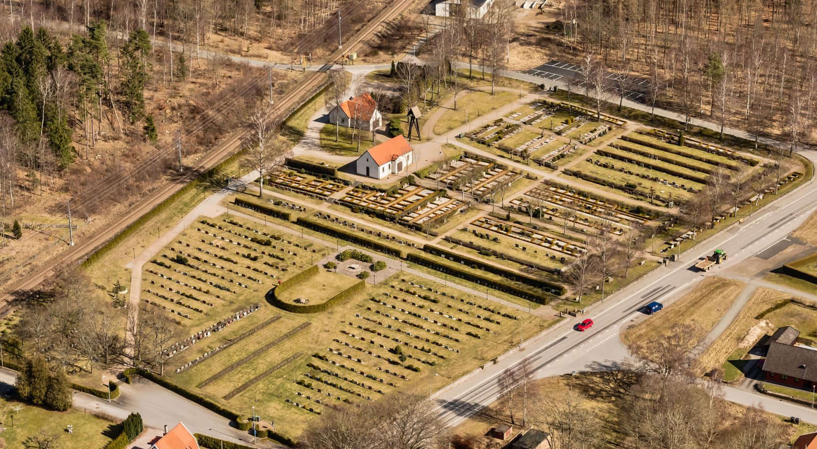 Flygbild över Tvärskogs begravningsplats tagen från sydväst