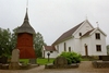 Brämhults kyrka och klockstapel sedda från nordväst.