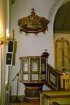 Predikstolens korg från den gamla kyrkan flyttades in i samband med renoveringen 1949, då fot, trappbarriär och ljudtak nytillverkades. Den ursprungliga predikstolen är magasinerad.