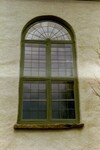 Fönster i långhuset på Rångedala kyrka.