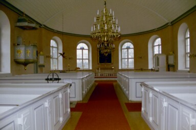 Rångedala kyrka sedd mot koret.