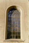 Caroli kyrkas fönster i långhuset har järnspröjsar.