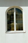 Fönster i Mikaelskapellets sydöstra långsida.