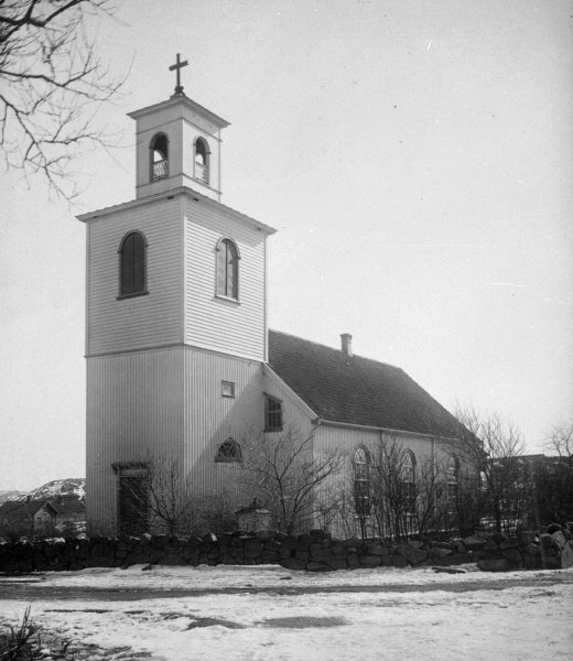Malmöns kyrka från sydväst.