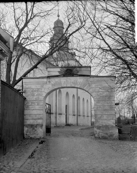 Laholms kyrka (Sankt Clemens kyrka) från nordöst.