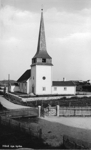 Hönö kyrka från väst.