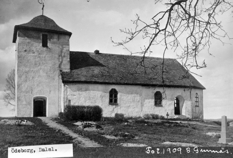 Ödeborgs kyrka från syd.