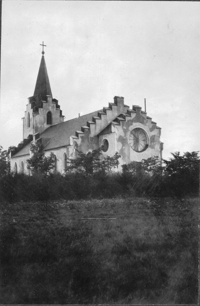 Erikstads kyrka från sydöst.