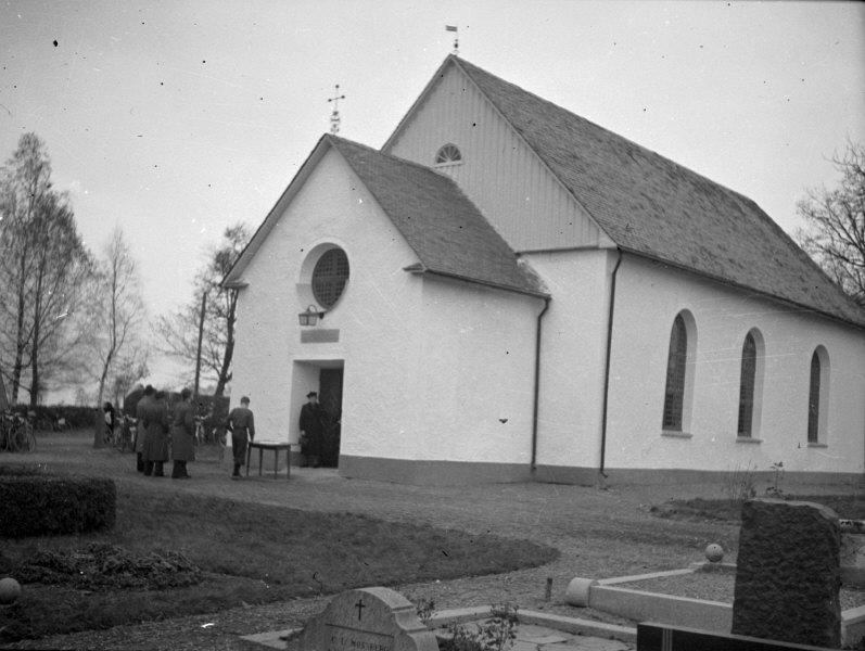 Gunnarsnäs kyrka från sydväst. Efter restaureringen.