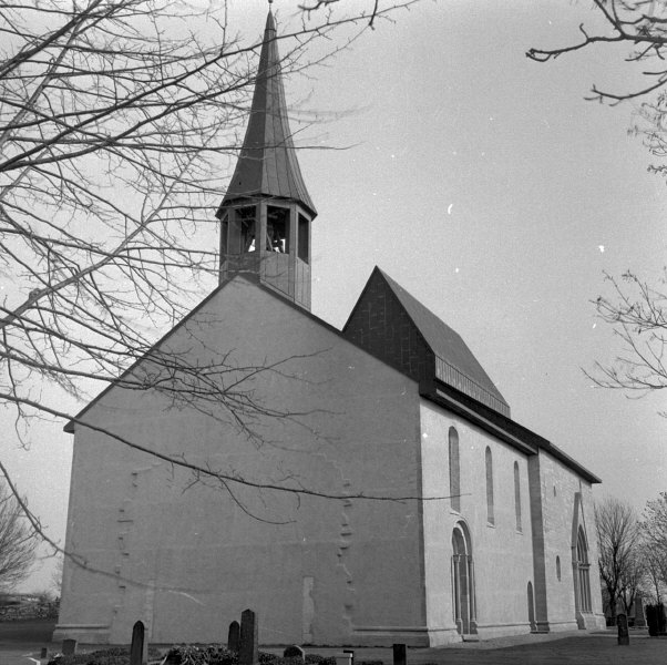 Lau kyrka från sydväst