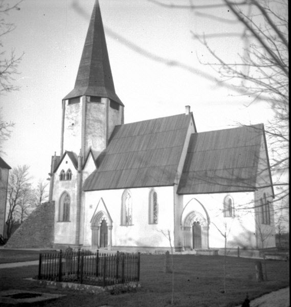 Lärbo kyrka från sydöst