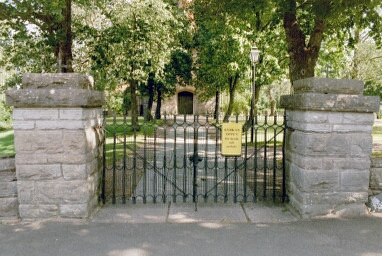 Norra Kyrketorps kyrkogård, huvudentré i väster. Neg nr 02/157:10.jpg