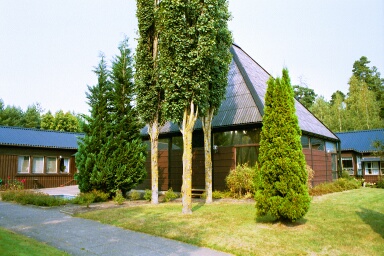 Sankt Matteus kyrka med församlingshem till vänster . Neg nr 02/168:16.jpg
