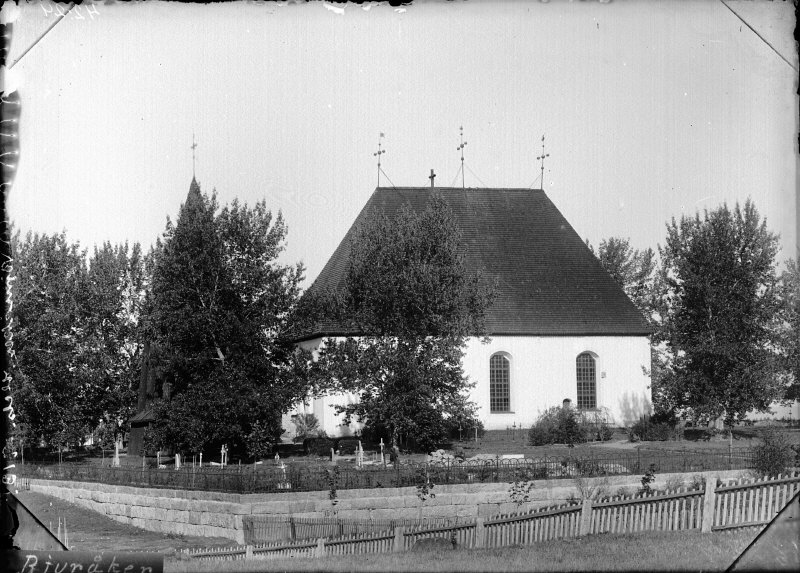 Bjuråkers kyrka från sydväst