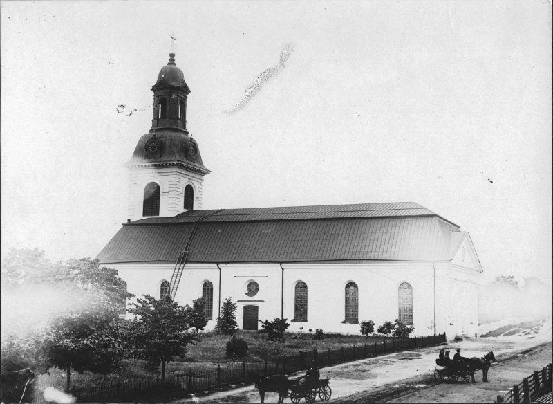 Ockelbo kyrka från sydöst. Foto taget mellan 1892-1904. Före branden. 
