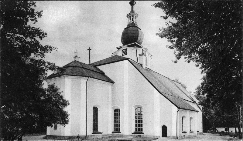 Leksands kyrka från sydväst.